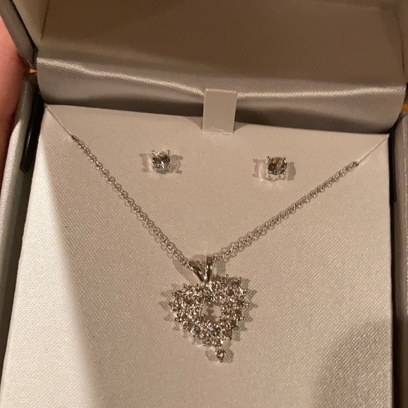 Necklace and earring set! - Picture 1 of 1